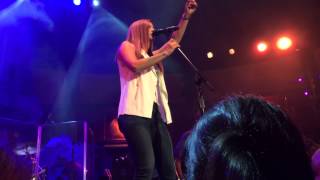 Cassadee Pope performing new song Let Me Go - Live at Wolf Den