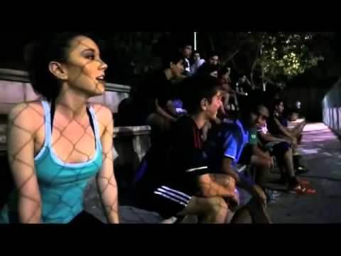 Kakek tua main futsal