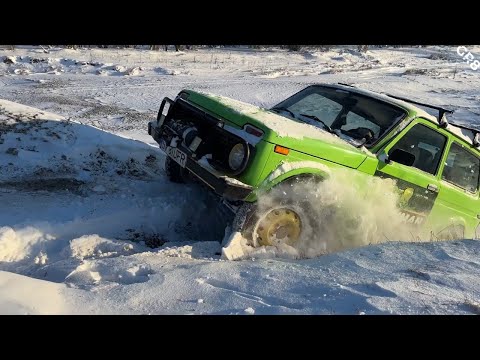 Lada Niva 4x4 Freezing Snow Offroad