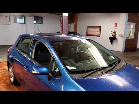 Toyota Auris 2010 - Image 2