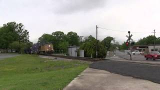 preview picture of video 'UP 5483 leads CSX Q144 at North Dalton'