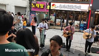 Download lagu Woouuw Pengamen Di Korea /music Street Live Performance At Seoul South Korea mp3