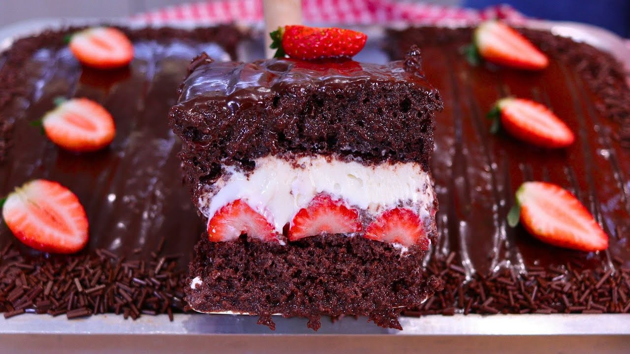 BOLO GELADO DE CHOCOLATE COM LEITE NINHO E MORANGO MOLHADINHO E SUCULENTO | FAÇA E VENDA BOLO GELADO