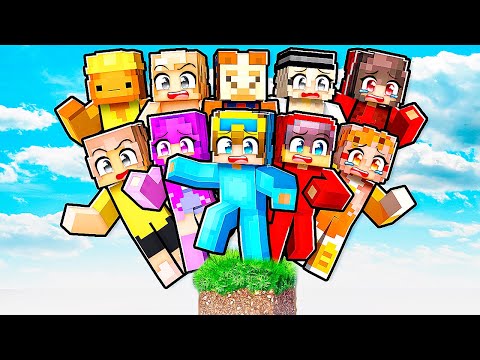 10 FRIENDS on ONE REALISTIC BLOCK in Minecraft!