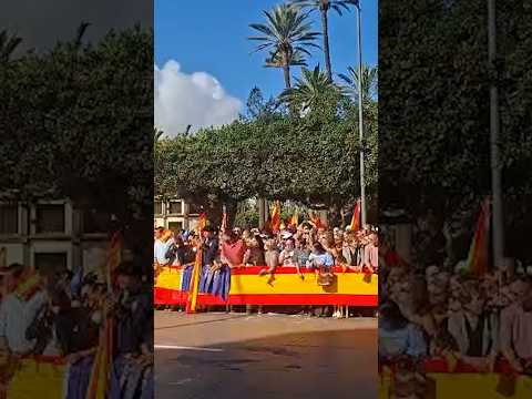 Pitidos y gritos a la delegada del Gobierno antes de la llegada de los Reyes a Melilla #shorts
