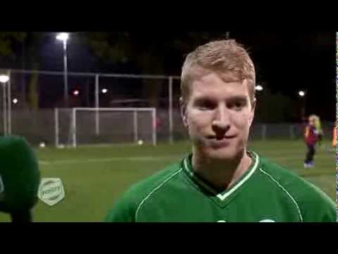 Michael de Leeuw assisteert bij VV Haren D1