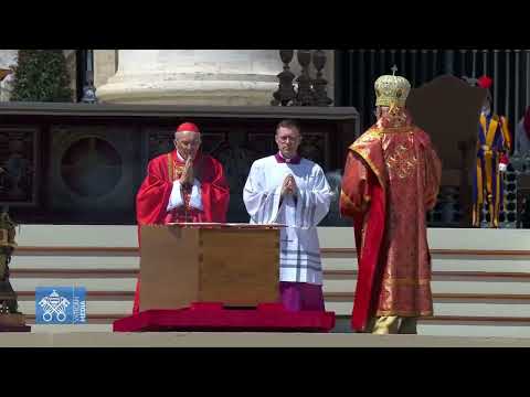 Eastern Catholics Chanting "Christos Anesti - Christ is Risen" for Pope Francis
