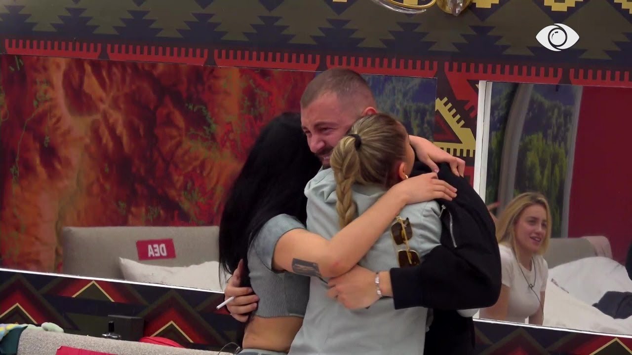 Kënga e tyre për nënën surprizon Romeon, Vesën dhe Artën, ata shpërthejnë në lot