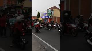 Download lagu Konvoi persik mania kediri jawa timur di depan resto kayu manis katang mp3 Download lagu Konvoi persik mania kediri jawa timur di depan resto kayu manis katang mp3