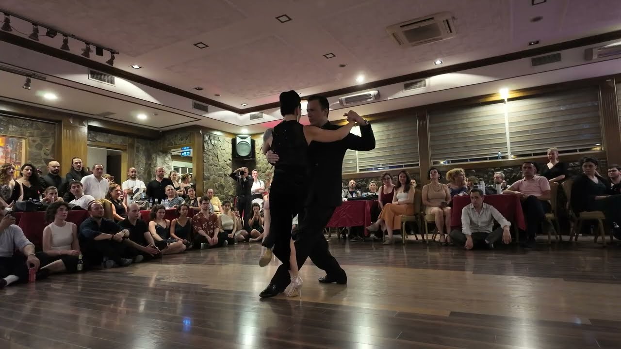 Leandro Oliver & Ileana Imbroglio/Sin Lagrimas, Ruben Juarez/Video 1/4