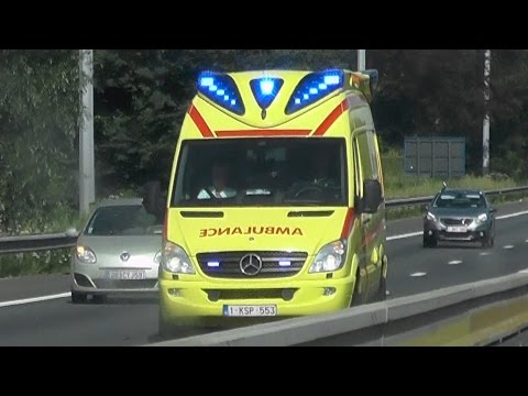 Ambulance VITA & Ambulance UZ Gent met spoed over de snelweg