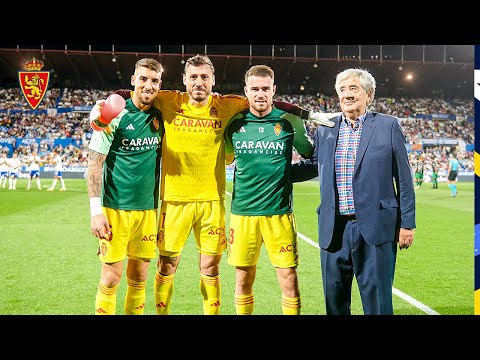 🤗 Un emotivo momento compartido. Cristian Álvarez, mejor jugador de agosto en LaLiga Hypermotion