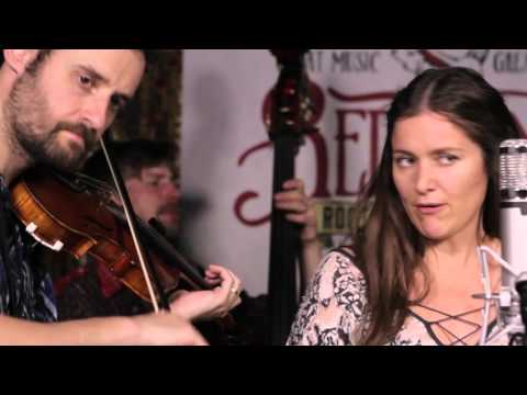 HOT CAN SESSION: I Draw Slow - "Goldmine" // The Bluegrass Situation