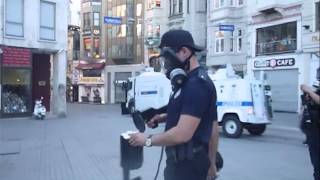 preview picture of video 'Taksim Gezi Parkı eylemine polis saldırısı 06 07 13'