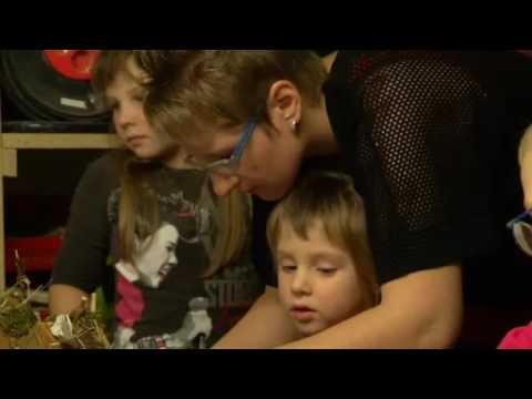 Regio Tv   Michael Best Krippenbasteln mit Kindern