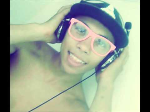 Cassio Pancadinha cantando Você é Linda ( Rafa Chagas e Junior Lord)