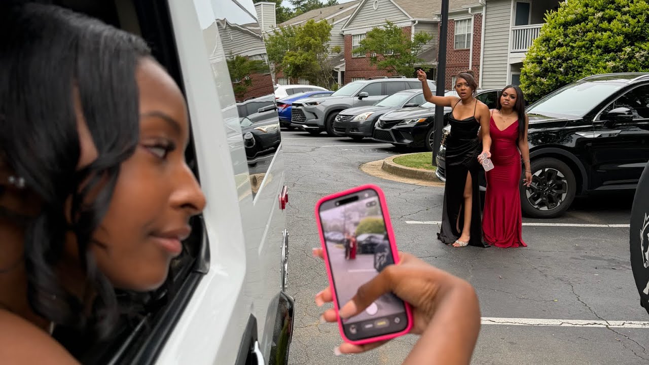 Brooke drives off in her limo leaving Hope & Faith stranded and they CRASH OUT!