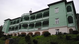 BIESZCZADY. Klasztor Sióstr Nazaretanek w Komańczy.