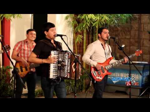Los Nuevos Ilegales Ft. Los Amigos De Culiacan - El Prohibido (En Vivo 2016)