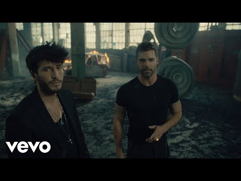 Sebastián Yatra, Ricky Martin - Falta Amor (Official Video)