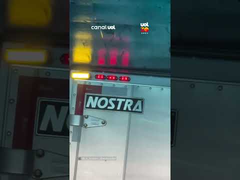 Carreta passa “raspando” por baixo de viaduto em Araucária (PR)