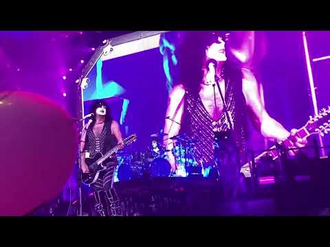 KISS - Shandi live 21-8-22 Rod Laver arena Melbourne Australia