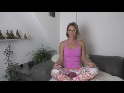 Brust-Massage für eine festere Brust und hormonelle Balance