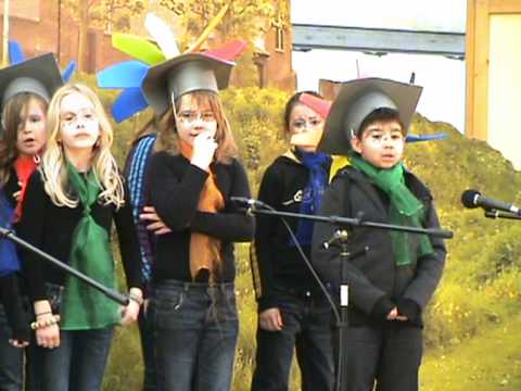 Eesjte Zittisje Kenjerbuhne 3 Schoollied Aan de Meule 20110212m