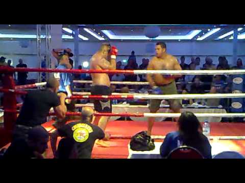 Sander Duyvis vs Jessie Gibbs @ fightclub Den Haag 2 juni 2011