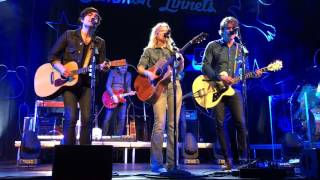The Common Linnets - Give Me A Reason (Live)