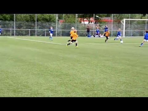 Martinus Weesp f1   Dribbel Yassin