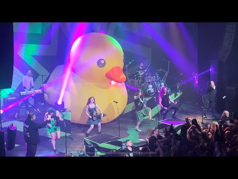 Alestorm ( with Patty Gurdy )  Zombies ate my Pirate Ship Tour 2023 Netherlands Eindhoven Effenaar