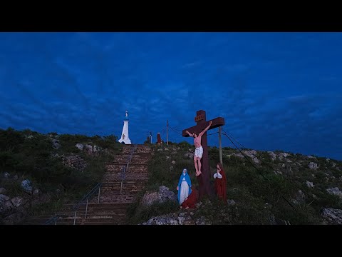 Minas despierta bajo la mirada de la Virgen del Verdún.