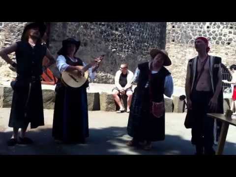 Triskehle - Vom Barrette schwankt die Feder [traditional song] (Burg Greifenstein 2014)