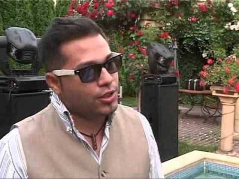 Mr. Andreas - Reflektorfény című videoklipje kapcsán ad interjút (Csonka Andreas)