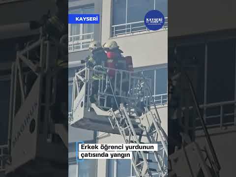 Erkek öğrenci yurdunun çatısında yangın