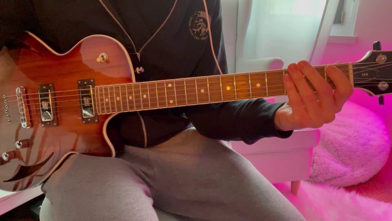 Roberto Barlocci playing the Master of Puppets intro riff on electric guitar