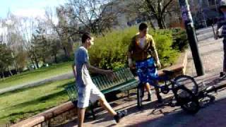 Márk eldobta a bicóját