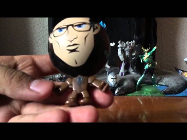 Vídeo relacionado con The Noble Collection Batman VS Superman Logo Llavero