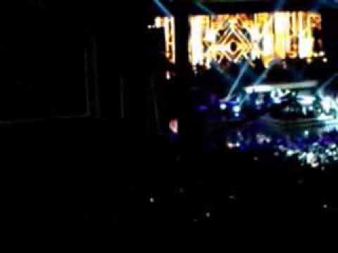 Rick Price singing "Heaven Knows" in Yovie Widianto's IRREPLACEABLE #TakkanTerganti Concert