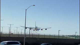 EMIRATES EK  215 WOOOOW LANDING TO LAX - CLOSE UP