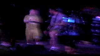 Ratos de Porão - "Crucificados pelo Sistema" e "Pobreza" (ao vivo em Goiânia/2003)