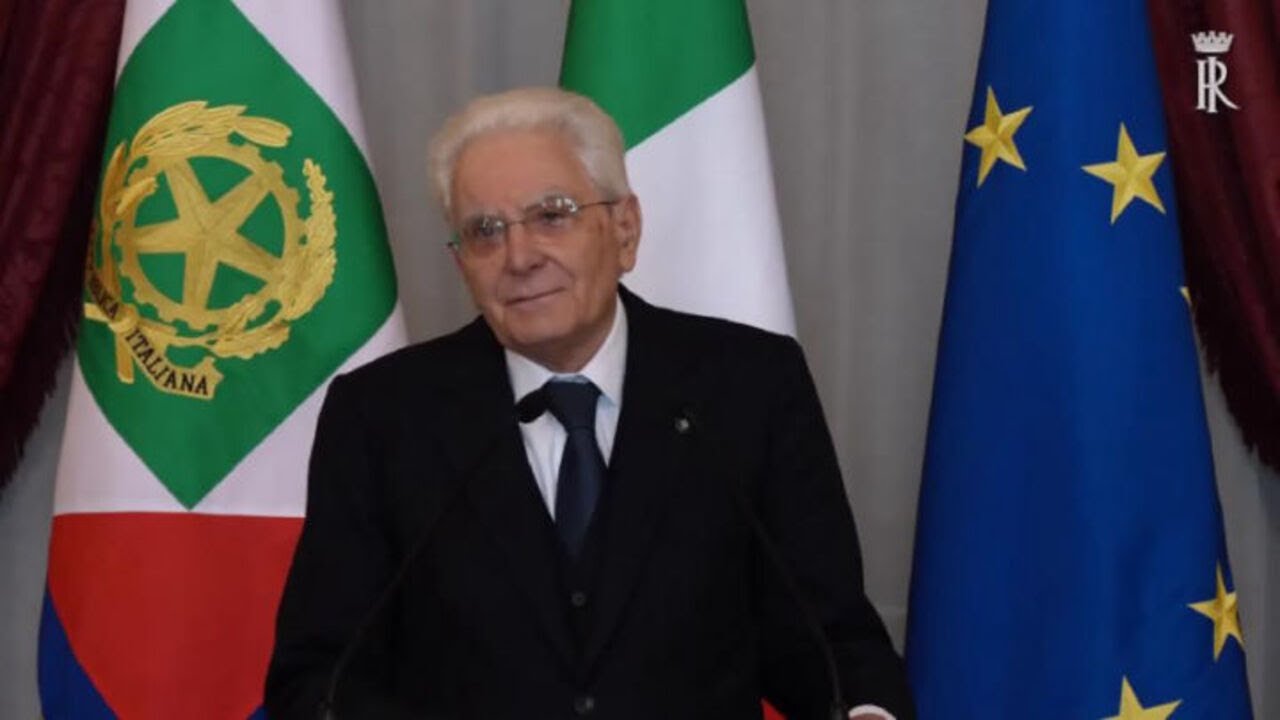 Mattarella: Autoironia per resistere a tentazioni potere. Papa mette in guardia da autoesaltazione