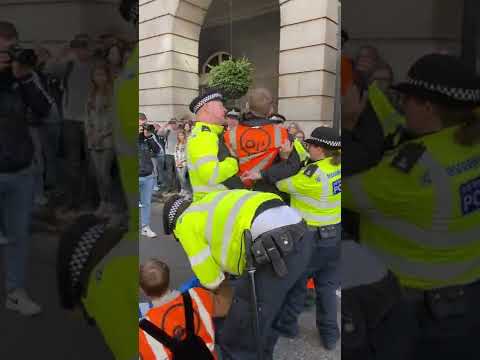 Tempers Flare in London as Anti-Oil Protesters Block Busy Street