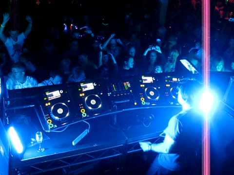 Paul Oakenfold live video 3 of 7 10/2010 Facelift tour