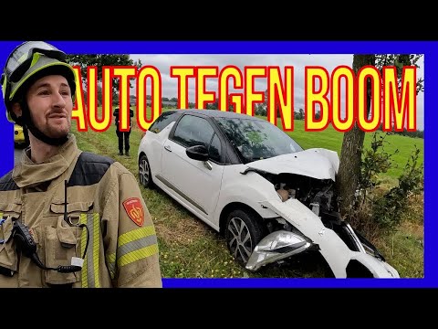 Auto tegen boom - VOLUNTEERS DUTCH FIREFIGHTERS -