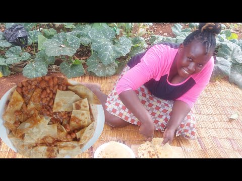 Preparing African traditional food for lunch // Cooking kikomando // Ugandan street food