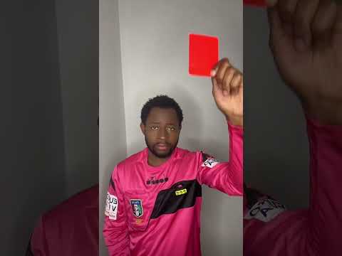 Cartellino rosso o cartellino giallo? #arbitro #calcio #paulnanfah