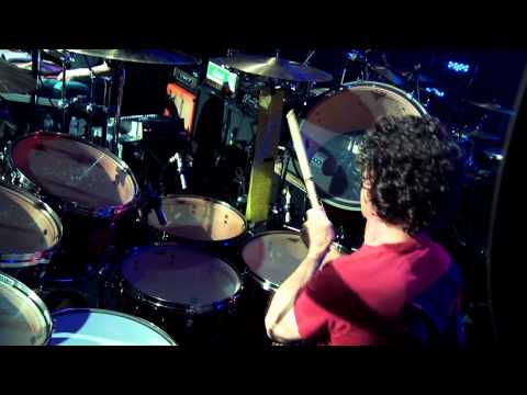Gavin Harrison & Simon Phillips [Part 2] Guitar Center's Drum-Off 2010 Finals