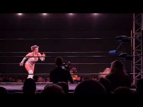 Vipress misses the Bronco buster but rolls out before Lady Frost can hit one of her own - 11/27/22